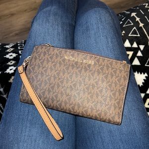 Michael Kors Jet Set Travel Double Zip Wristlet